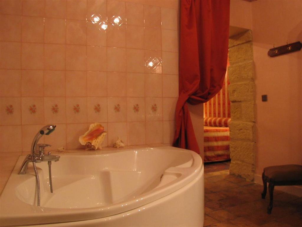 Bed and Breakfast Bize De La Tour Saint-Bonnet-du-Gard Номер фото