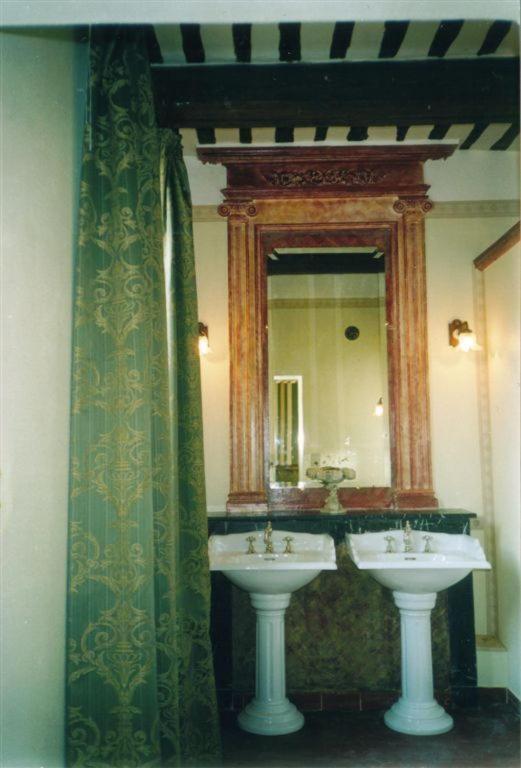 Bed and Breakfast Bize De La Tour Saint-Bonnet-du-Gard Номер фото